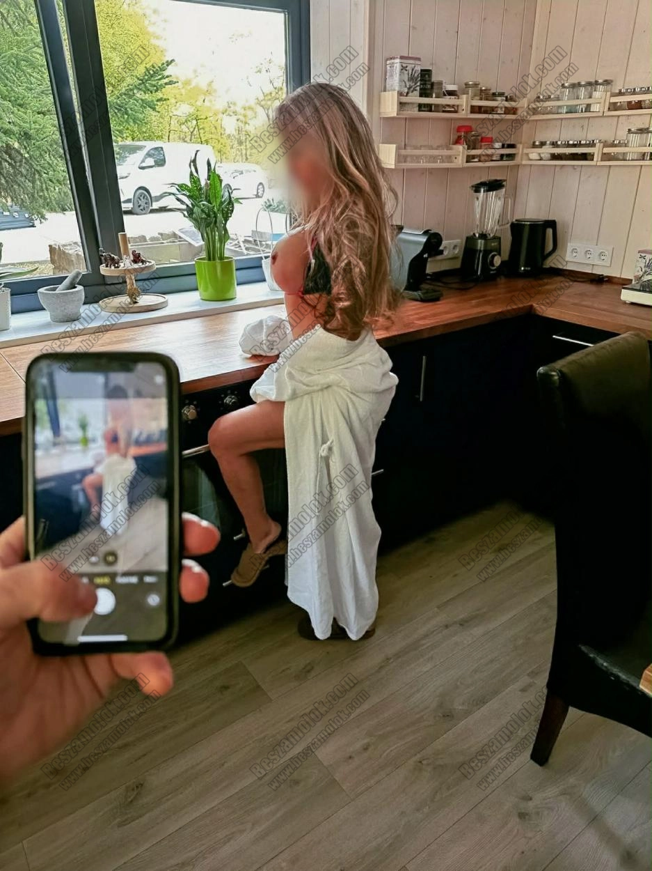 Jázmin szilikonos csaj profil kepes profil - szilikonoscsajok.hu Jázmin - +36 70 244 2885 - szilikonos csajok foto