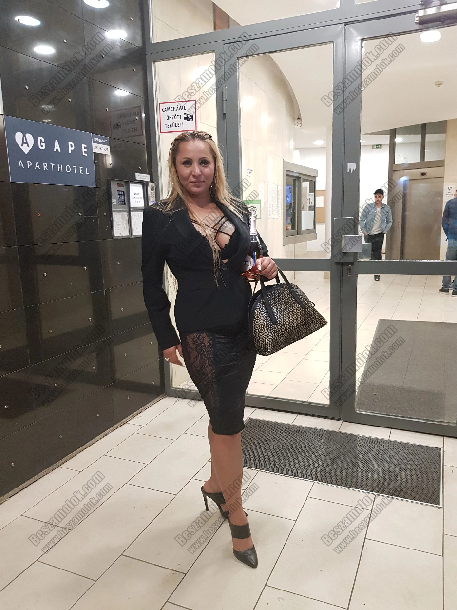 Mimi szilikonos csaj profil kepes profil - szilikonoscsajok.hu Mimi - +36 70 885 8304 - szilikonos csajok foto